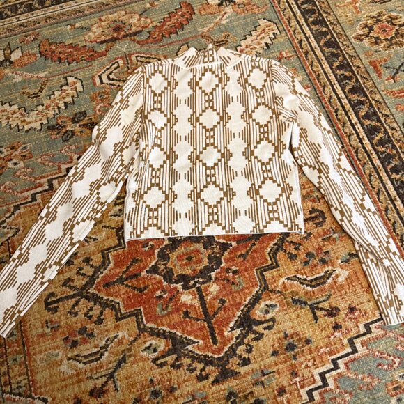 Urban Outfitters White and Gold Geometric Cropped Sweater - Picture 3 of 3